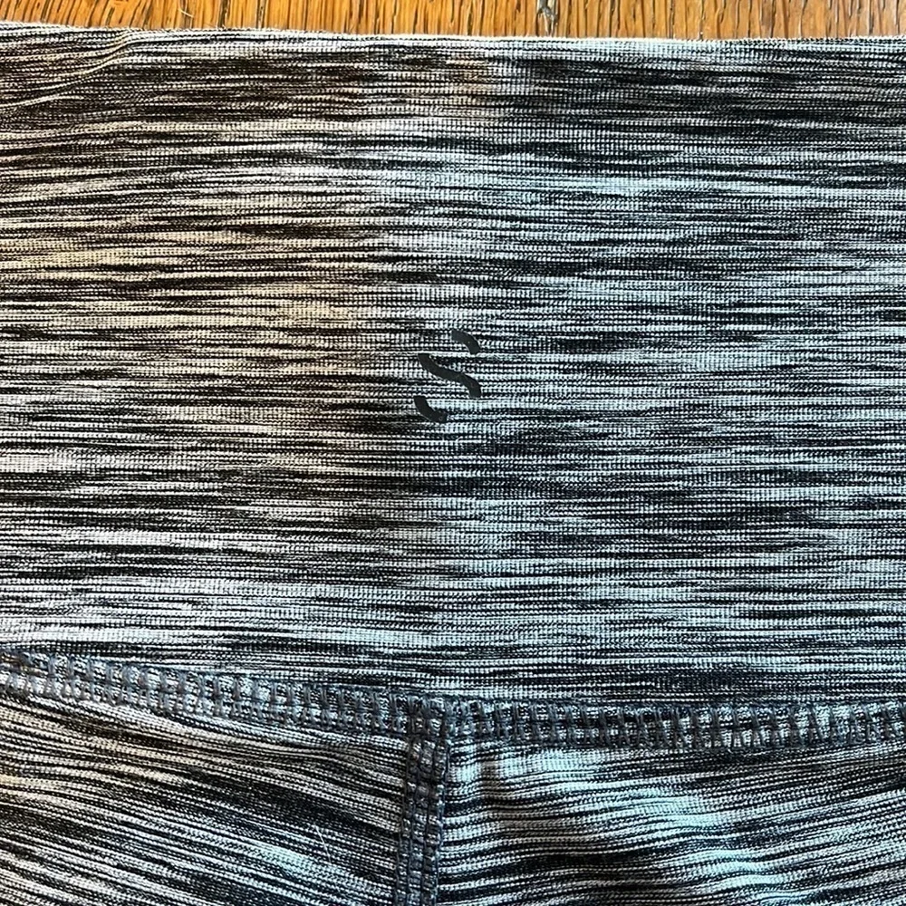 H&M Sport leggings. Gray striped design. Skinny leg size S